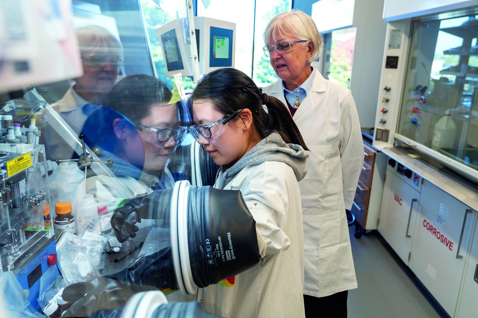 Students and faculty working at a glovebox in Elsa Reichmanis's chemical engineering laboratory at Lehigh