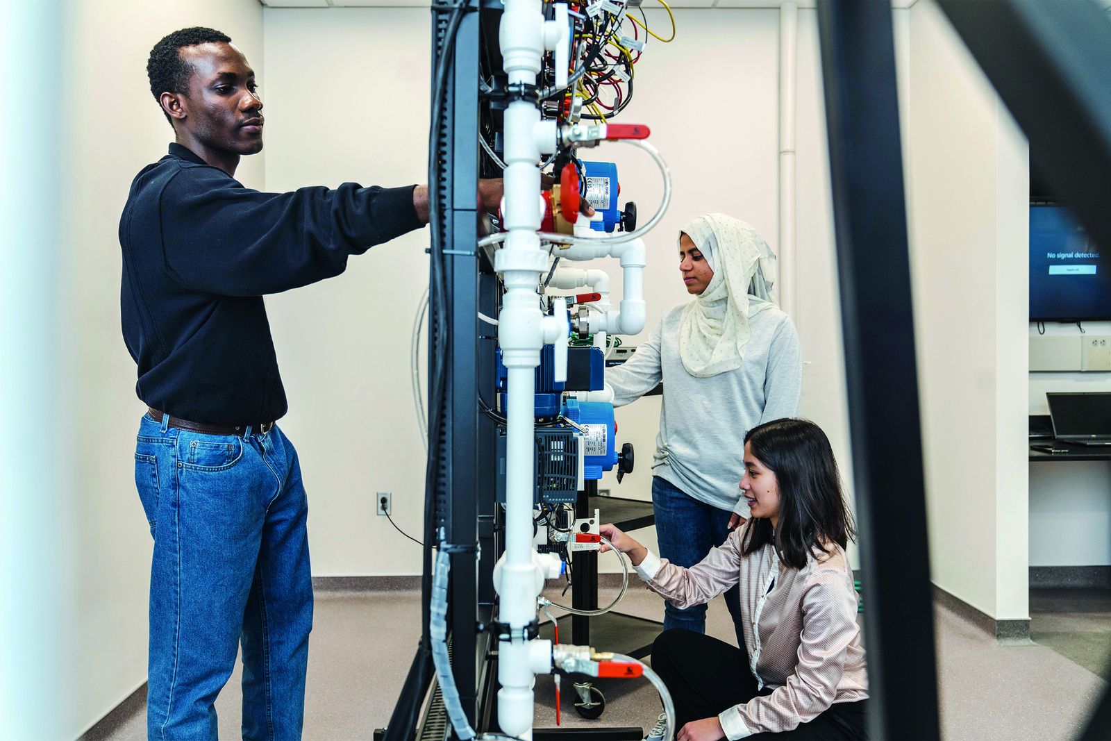 Researchers in Farrah Moazeni's laboratory at Lehigh working on an instrumented water treatment column