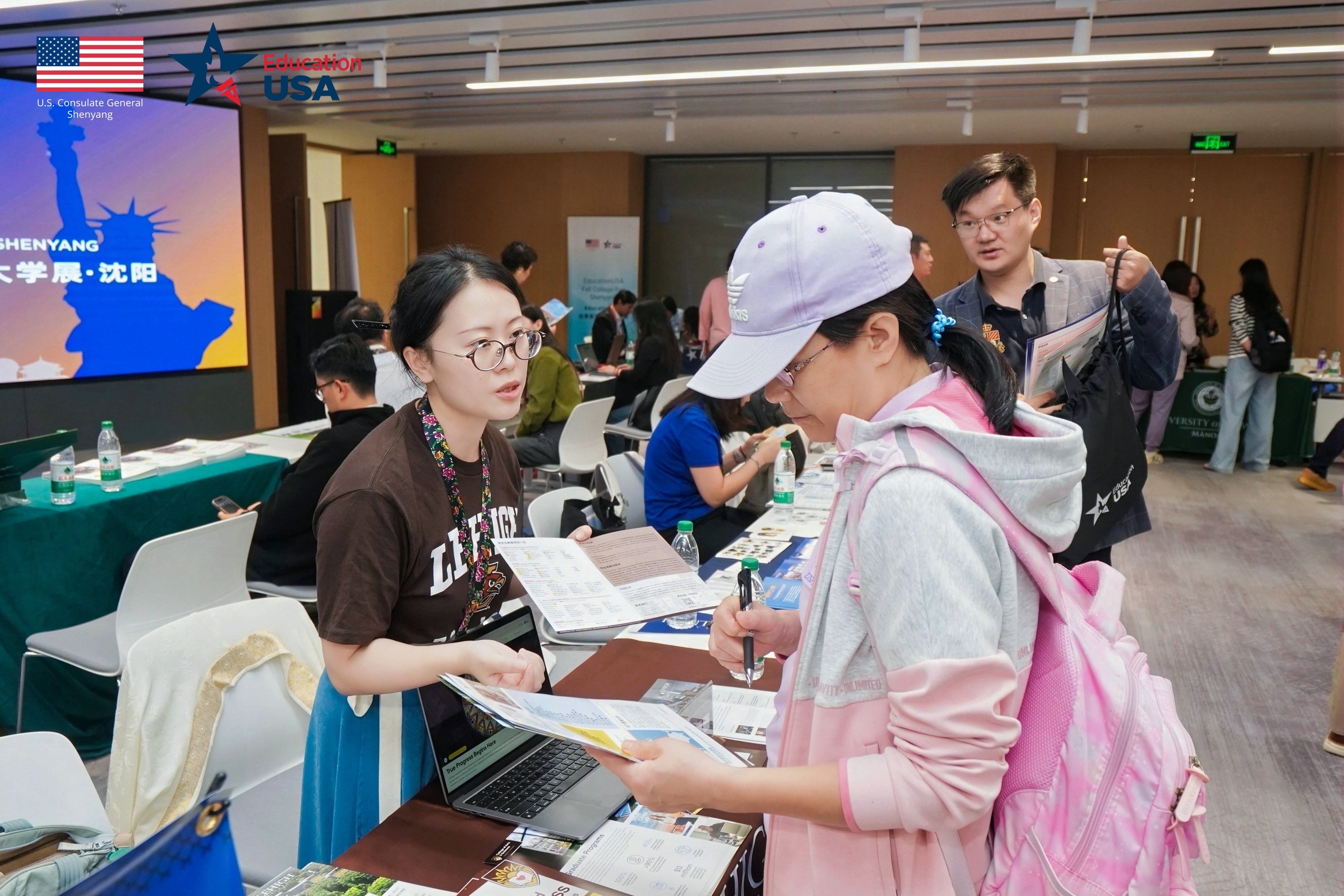 April Hu, Lehigh's graduate recruitment manager for China, presents on choosing between a master's and a PhD at an EducationUSA college fair in Shenyang.