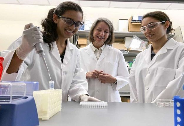 Kathryn Kundrod, Rebecca Richards-Kortum, Mary Natoli