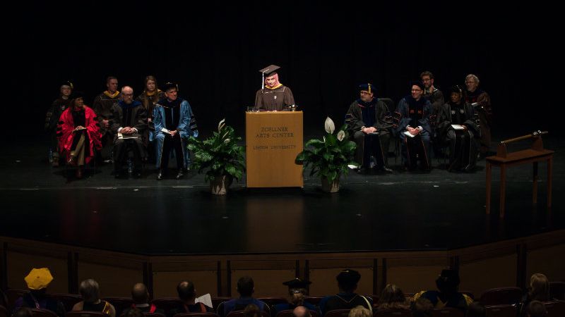 Maryam Athar Khan ’19 speaks at the 2019 Honors Convocation
