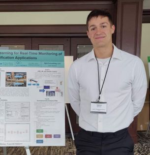 Gabriel Bonsall with his prize-winning poster at the 2024 FECM/NETL Spring R&D Project Review Meeting