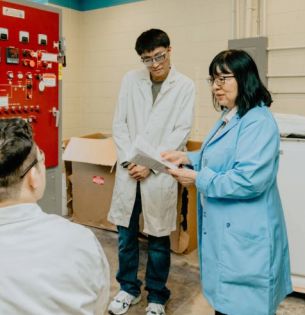 Prof. Helen Chan works with graduate students in her lab