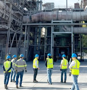 Students visit cement plant