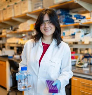 Lillian Wu ’27 holding laboratory equipment in wet lab