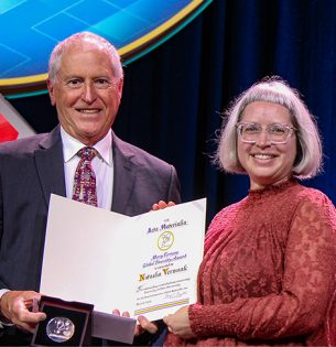 Natasha Vermaak accepts the 2026 Acta Materialia Mary Fortune award 