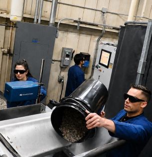 Left: gasifier setup; right: LIBS laser analyzing the feedstock
