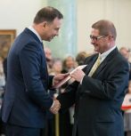 Wojciech Misiolek, right, was honored as a professor of engineering science from Polish President Andrzej Duda (left) at the President’s Palace in Warsaw, Poland.