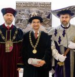 Himanshu Jain, center, with University of Pardubice leadership