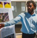 Roman Mitchell ’24 explains his STEM-SI project.