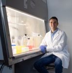 Tomas Gonzalez-Fernandez portrait in lab