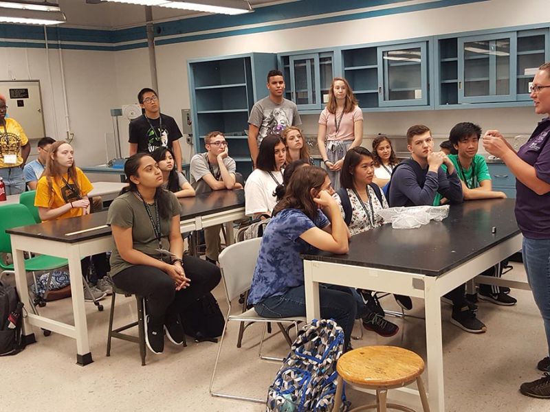 SEI students in lab