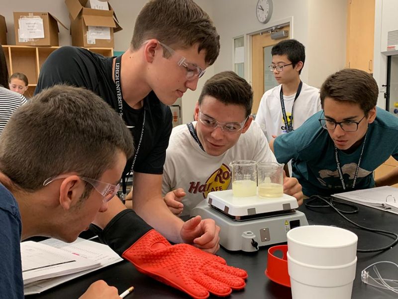SEI students doing experiment