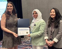 Nazia Raza receives award